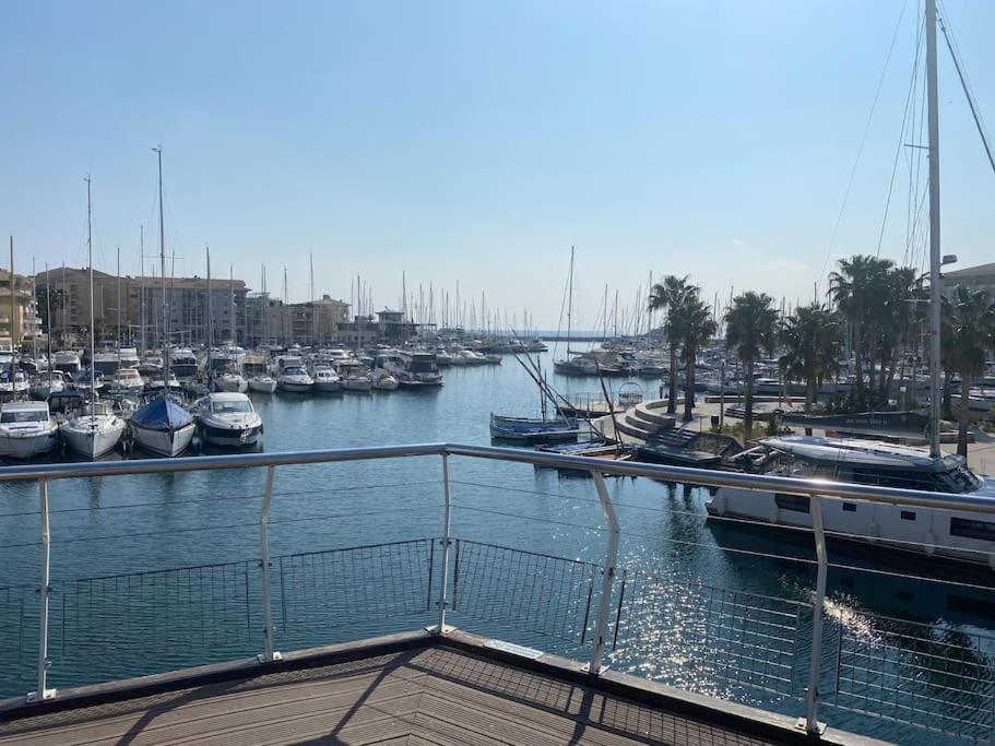 Appt 2 Pieces Port Frejus - Mega Terrasse + Garage Daire Dış mekan fotoğraf